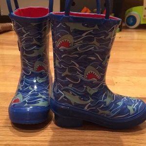 L. L. Bean shark rain boots EUC, Size 5 (toddler)
